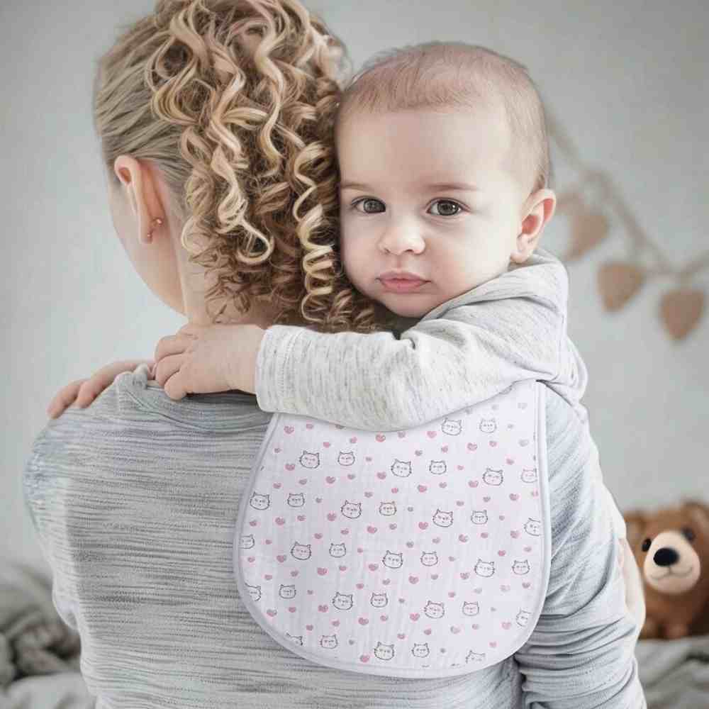 Ergonomic Shoulder Protection	Lifestyle shot illustrating the generous 46.5cm length and curved shape designed to prevent soak-through onto clothing available from Senso-Blanky