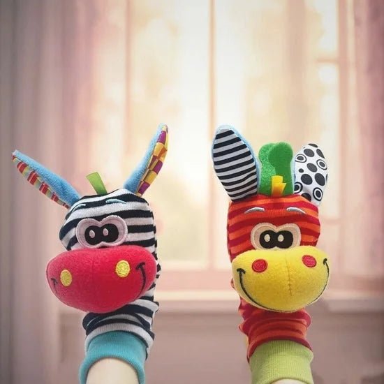 Animal Wrist Rattle and Socks (3 - 12 M) Colourful Giraffe Set - Baby Sensory Toy from Senso - Blanky