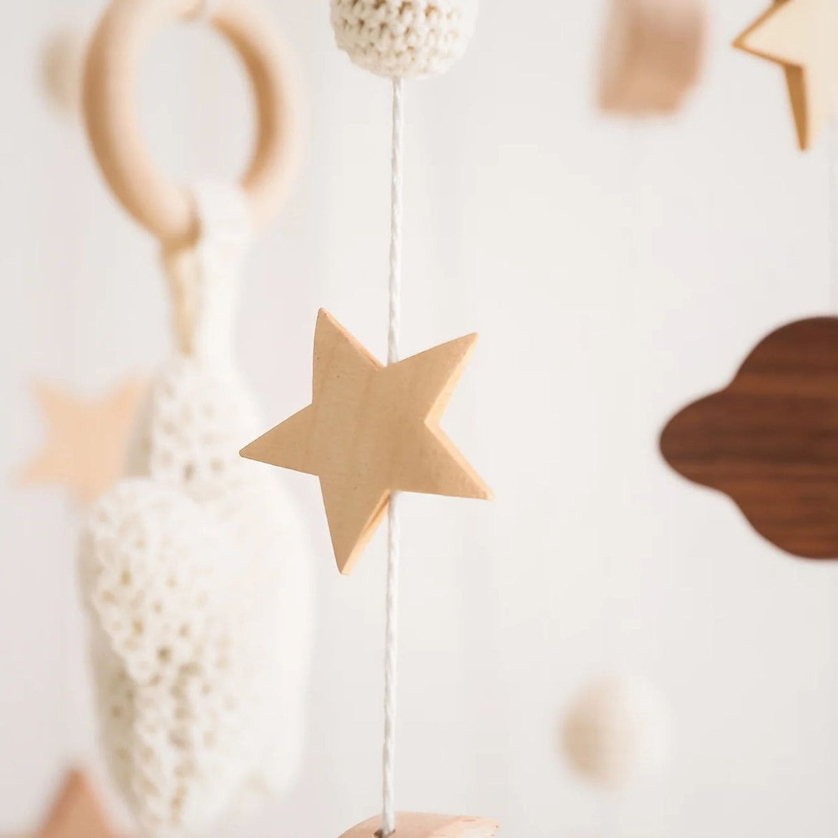 Baby_Mobile_with_Gentle_Rattle_49x23cm_-_Close_up_1