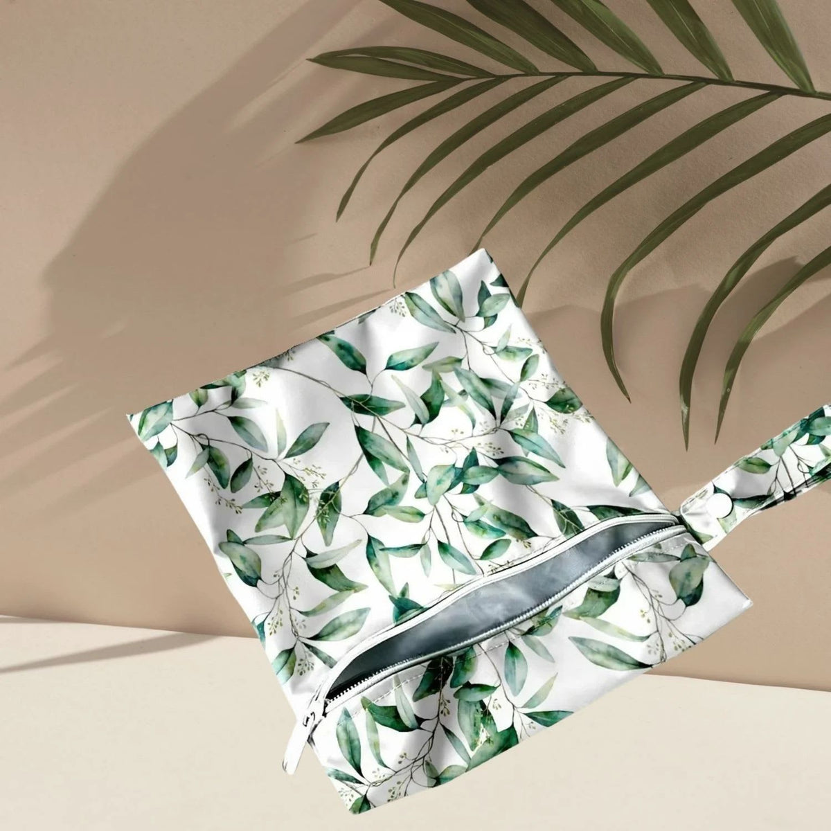 3-Piece_Reusable_Waterproof_Wet_Bag_Set_-_Leaves_v2_life_3
